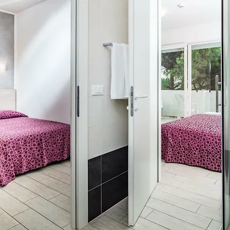 Ambassador Meuble 3*