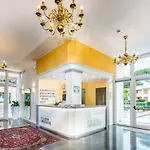 Ambassador Meuble 3*