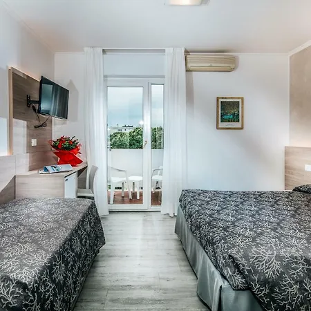 Ambassador Meuble Hotel 3*