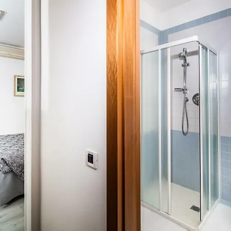 Ambassador Meuble 3*