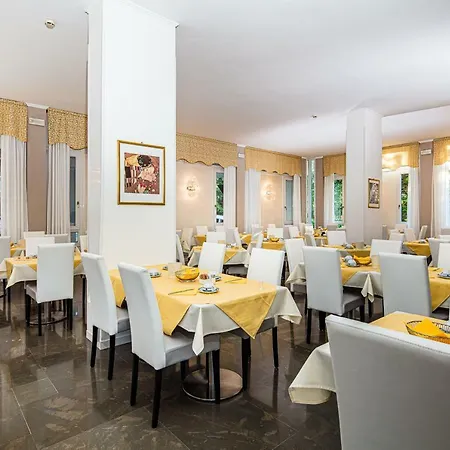Hotel Ambassador Meuble 3*
