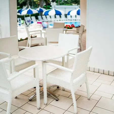 Hotel Ambassador Meuble 3*